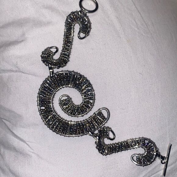 Women Silver Swirl with Black Beaded Chain Jewelry Bracelet and Toggle Clasp - Picture 4 of 7